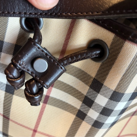 Burberry plaid bucket bag in excellent condition - Picture 15 of 15